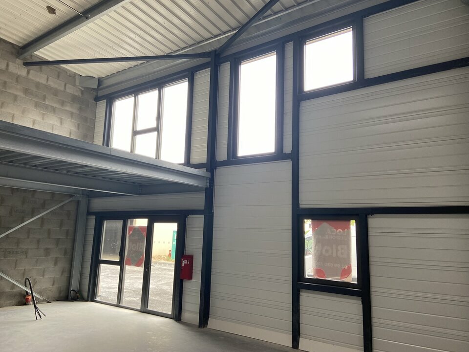 Location Entrepôt – Local d’activité à VERN SUR SEICHE de 387m² - Réf. n°4171 - PHOTO1_4171_1688561834.jpg