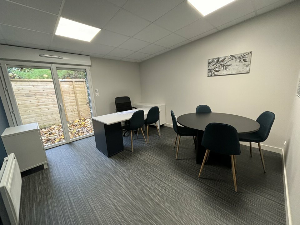 Location Bureau à Rennes de 85m² - Réf. n°4239 - PHOTO1_4239_1701084676.jpg