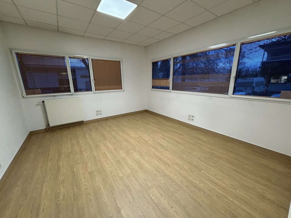 Location Bureau à SAINT GREGOIRE de 120m² - Réf. n°4247 - PHOTO1_4247_1702280968.jpg