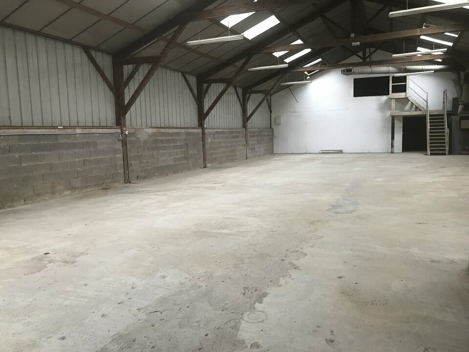 Vente Entrepôt – Local d’activité à VERN SUR SEICHE de 1050m² - Réf. n°4264 - PHOTO1_4264_1703067600.jpg