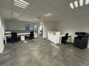 Location Bureau à Noyal-Chatillon-sur-Seiche de 157m² - Réf. n°2735 - PHOTO8_2735_1702308673.jpg